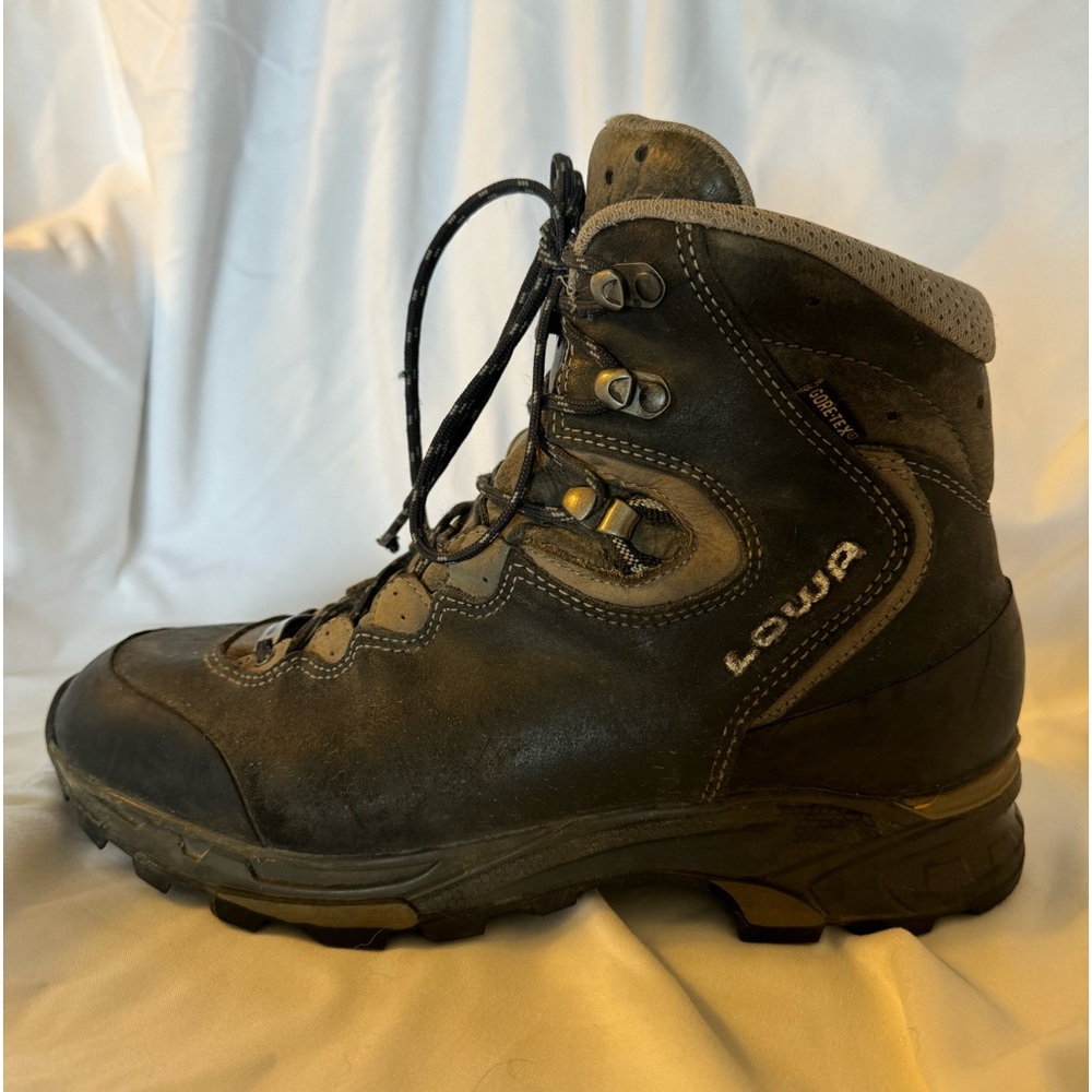Women’s Lowa Waterproof Hiking Boots, Size 7